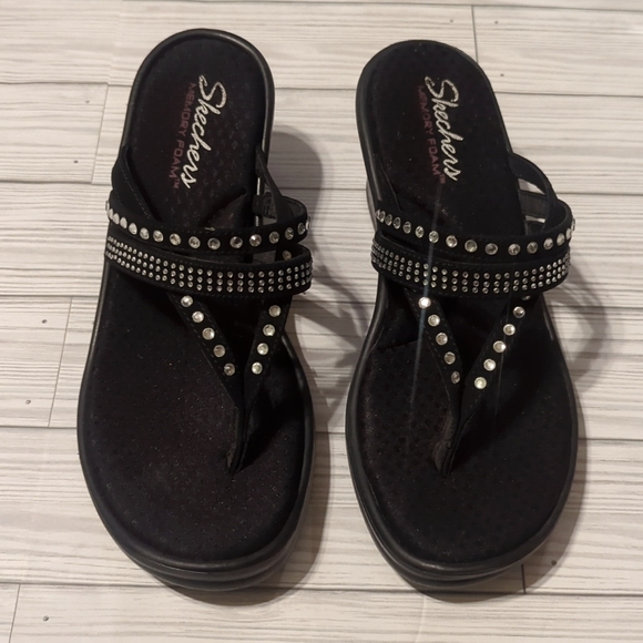 SKECHERS Rumblers Multi-strap Rhinestone Women's Black Slide Thong Sandal Sz 8.5 - Picture 1 of 5